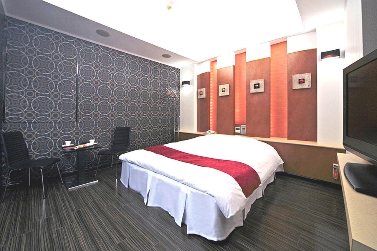 Hotel Lala Minato - Adult Only Nagoya Buitenkant foto